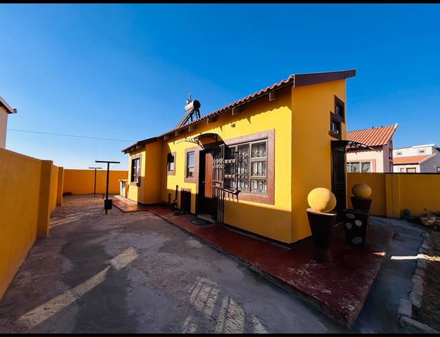 2 BEDROOM HOUSE FOR SALE IN SAVANNA CITY